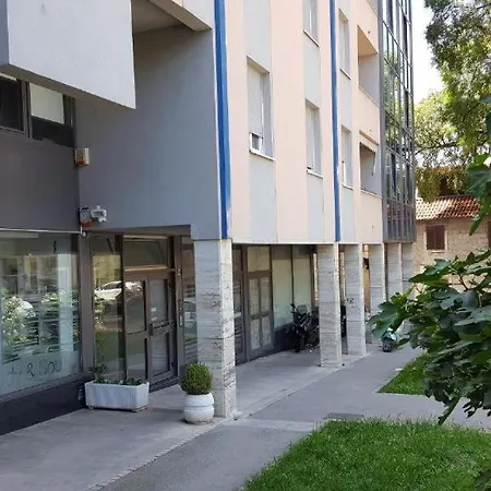 Apartment Good Life Split