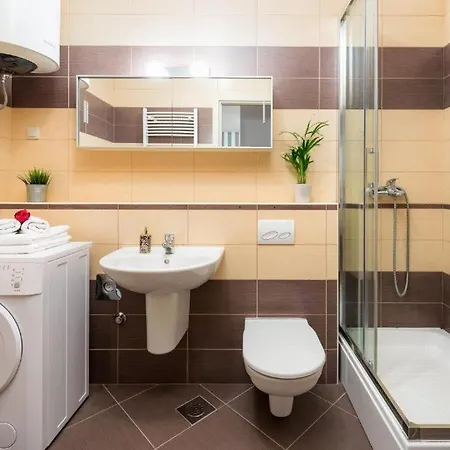Good Life Apartment *